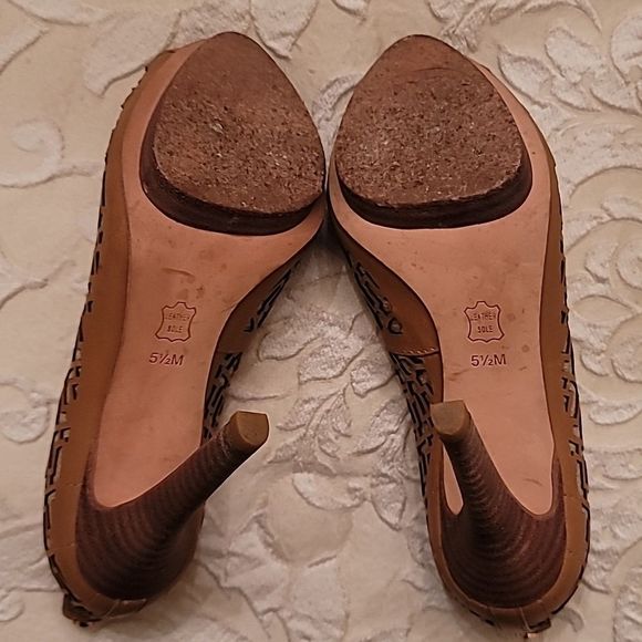 Tory Burch Brown Leather Regan Peep Toe Heels - Picture 15 of 16